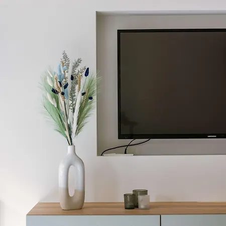 Apartment Huswell - Stylish Two Bedroom On Location