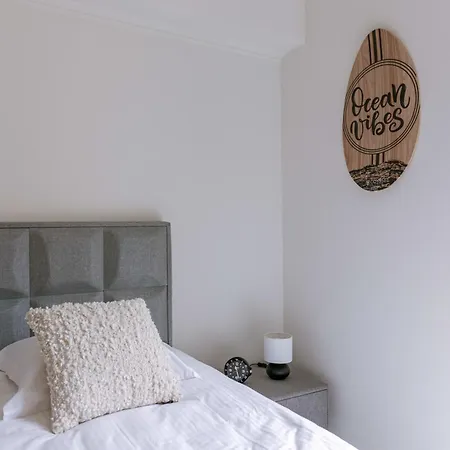 Apartment Huswell - Stylish Two Bedroom On Location