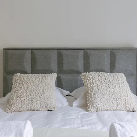 Apartment Huswell - Stylish Two Bedroom On Location *