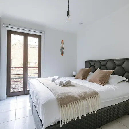 Apartment Huswell - Stylish Two Bedroom On Location