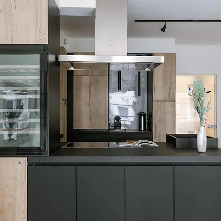 Apartment Huswell - Stylish Two Bedroom On Location