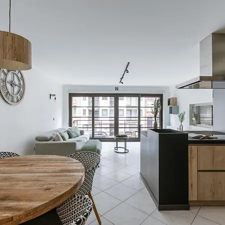 Apartment Huswell - Stylish Two Bedroom On Location