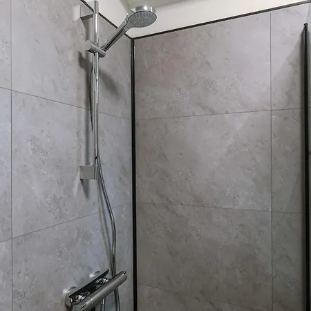 Apartment Huswell - Stylish Two Bedroom On Location