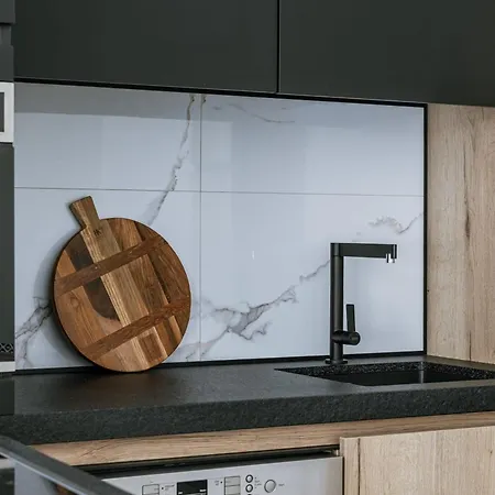 Apartment Huswell - Stylish Two Bedroom On Location