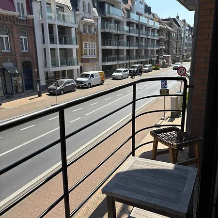 Huswell - Stylish Two Bedroom On Location